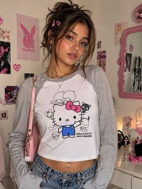 Hello Kitty & Friends Medium Top Long-Sleeve Raglan White/Gray Sanrio Characters